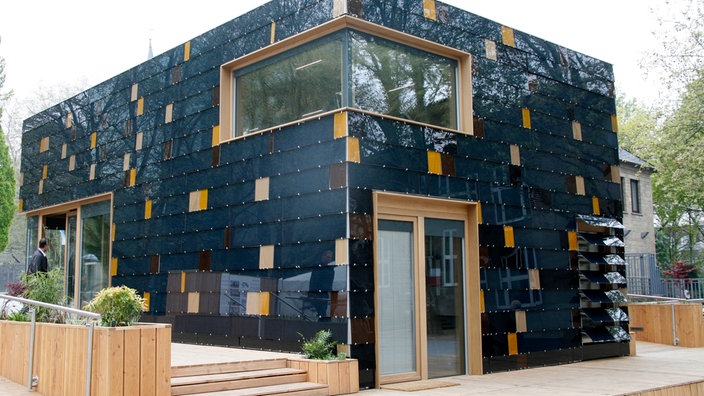 Ein Plusenergiehaus auf dem Burgplatz in Essen | Bildquelle: dpa/Sven Simon/Malte Ossowski Ein Plusenergiehaus auf dem Burgplatz in Essen