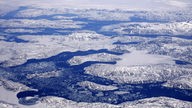 Luftaufnahme der Südspitze Grönlands.