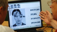Experten erstellen an einem Computer das Phantombild eines mutmaßlichen Straftäters.