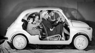 Fiat 500 mit offener Seitenwand.