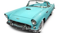 Ein hellblauer Ford Thunderbird aus dem Jahr 1956.
