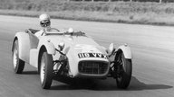 Schwarzweiß-Aufnahme eines Lotus 7 aus dem Jahr 1961.