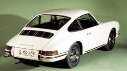 Ein weißer Porsche 911 aus dem Jahr 1963.