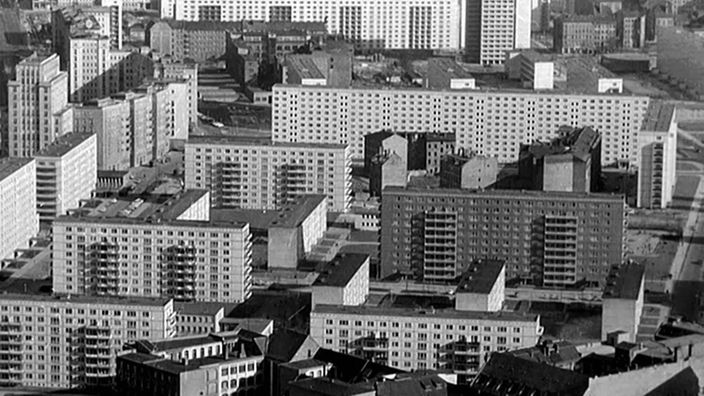 Screenshot aus dem Film "Bauen in der Nachkriegszeit"