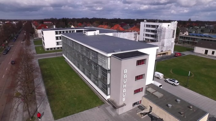 Screenshot aus dem Film "Das Bauhausgebäude in Dessau"