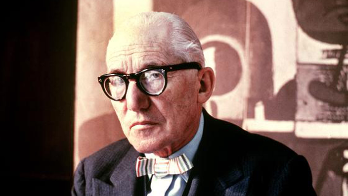 Porträtfoto von Le Corbusier.