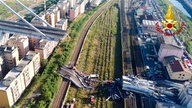 Luftbildaufnahme der Feuerwehr zeigt die eingestürzte Brücke am Tag des Unglücks.