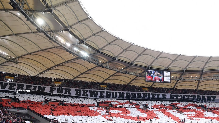 Über die Tribüne ist das Leichtbaudach des Stuttgarter Stadions zu erkennen. | Bildquelle: imago / Ulmer Über die Tribüne ist das Leichtbaudach des Stuttgarter Stadions zu erkennen.