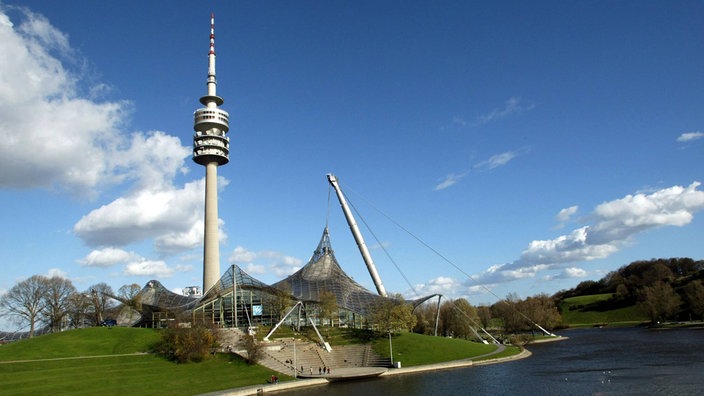 Münchener Olympiaturm und Olympiastadion | Bildquelle: Imago/Team 2 Münchener Olympiaturm und Olympiastadion
