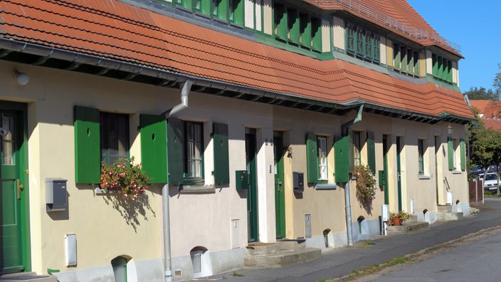 Kleine  Reihenhäuser in der Gartenstadt Hellerau