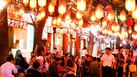 Lampions und Restaurants auf der Geisterstrasse Gui Jie