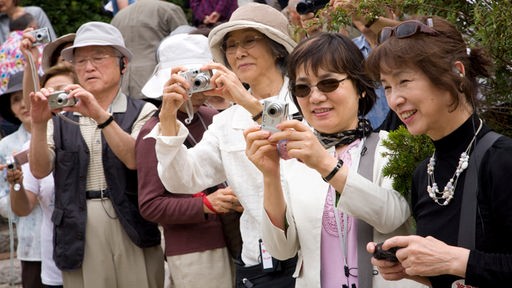 Japanische Touristen fotografieren.