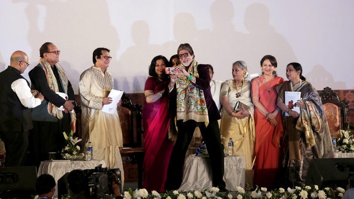 Eröffnungszeremonie des Filmfestivals in Kolkata | Bildquelle: dpa/Piyal Adhikary Eröffnungszeremonie des Filmfestivals in Kolkata
