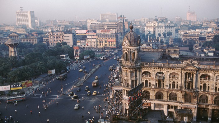 Blick über Kolkata | Bildquelle: AKG/Roland and Sabrina Michaud Blick über Kolkata