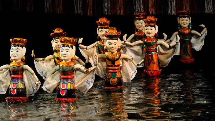 Wasserpuppentheater in Hanoi | Bildquelle: Mauritius/Gerhard Zwerger-Schoner Wasserpuppentheater in Hanoi