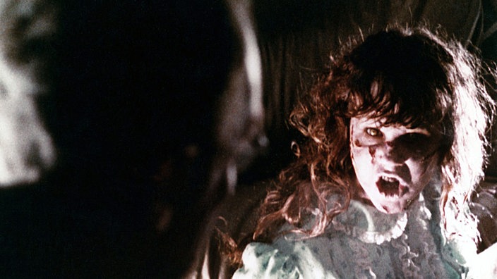 Besessenes Mädchen: Filmszene aus "Der Exorzist". | Bildquelle: Interfoto Besessenes Mädchen: Filmszene aus "Der Exorzist".