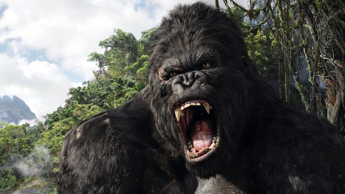 King Kong brüllend im Urwald.