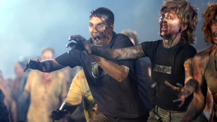 Zombies greifen an: Filmszene aus "Dawn Of The Dead". | Bildquelle: Interfoto Zombies greifen an: Filmszene aus "Dawn Of The Dead".