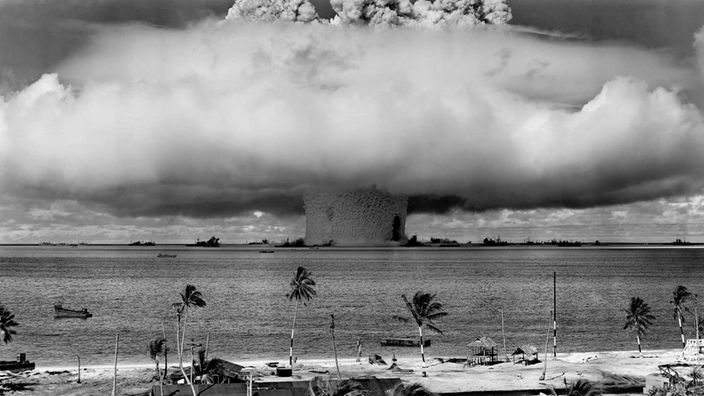 Wasserpilz bei einem Atombombentests auf dem Bikini-Atoll