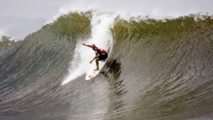 Surfer auf einer Welle.