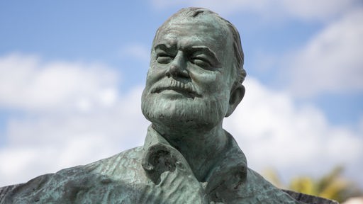 Hemingway-Büste.