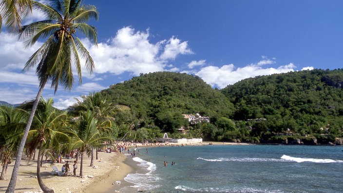 Strand "Playa de Siboney" bei Santiago de Cuba | Bildquelle: WDR/Imago Strand "Playa de Siboney" bei Santiago de Cuba