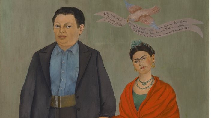Fotografie des Werks „Frida und Diego Rivera“ von 1931. Auf dem Gemälde sind Frida Kahlo und Diego Rivera am Tag ihrer Hochzeit zu sehen; er trägt einen grauen Anzug, sie ein grünes Kleid und einen roten Schal. | Bildquelle: Interfoto / fine art images Fotografie des Werks „Frida und Diego Rivera“ von 1931. Auf dem Gemälde sind Frida Kahlo und Diego Rivera am Tag ihrer Hochzeit zu sehen; er trägt einen grauen Anzug, sie ein grünes Kleid und einen roten Schal.