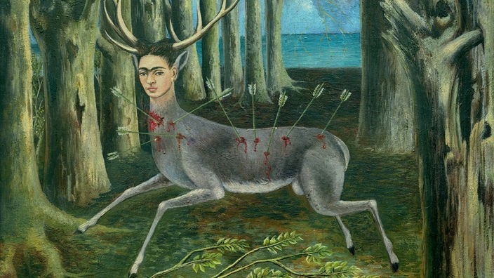 Fotografie von Frida Kahlos Werk „Das kleine Reh oder das verwundete Reh oder Karma“; ein Reh mit Frida Kahlos Kopf hat mehrere Pfeile im Rücken stecken.