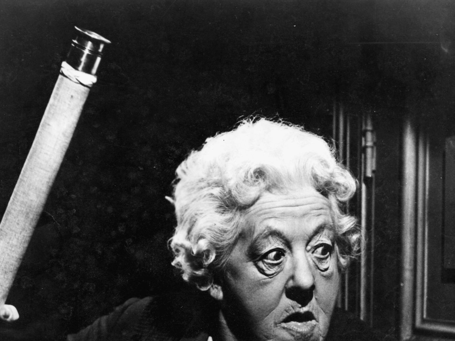 Agatha Christie Sitzender Von Fenster 8x10 Foto