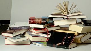 Bücher auf einem Stapel
