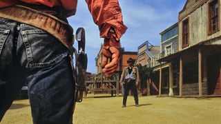 Typische Westernszene: Zwei Cowboys vor einem Duell
