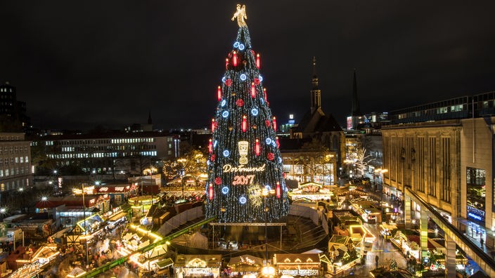 Erleuchteteter Dortmunder Weihnachtsmarkt von oben