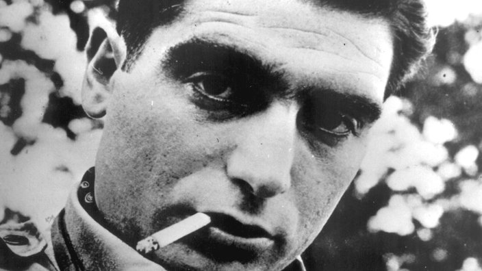 Der Fotograf Robert Capa wurde mit nur 40 Jahren getötet. | Bildquelle: dpa Der Fotograf Robert Capa wurde mit nur 40 Jahren getötet.