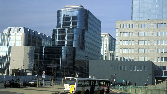 Hochhäuser stehen am Bahnhof Gare du Nord dicht an dicht.