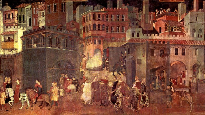 Mittelalterliches Gemälde: Vor der Stadtsilhouette Sienas mit Häusern, Palästen und Türmen gehen und reiten Menschen auf den Straßen der Stadt.