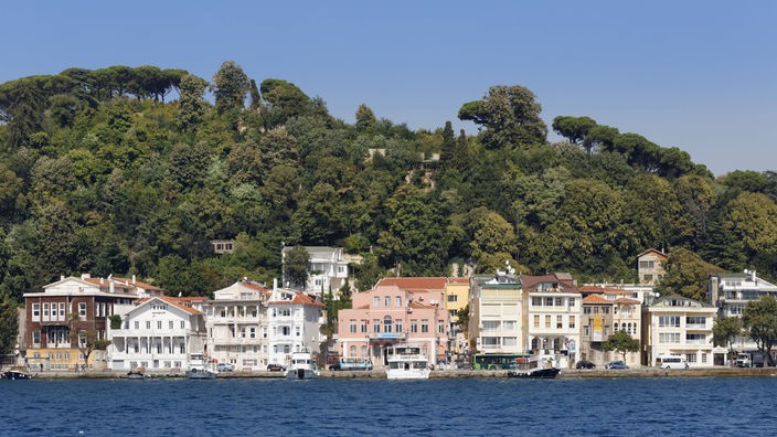 Ufer mit Häusern am Bosporus