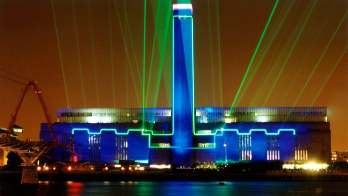 Eine spektakuläre Licht- und Laser-Show an der "Tate Gallery of Modern Art" in London | Bildquelle: picture-alliance / dpa Eine spektakuläre Licht- und Laser-Show an der "Tate Gallery of Modern Art" in London
