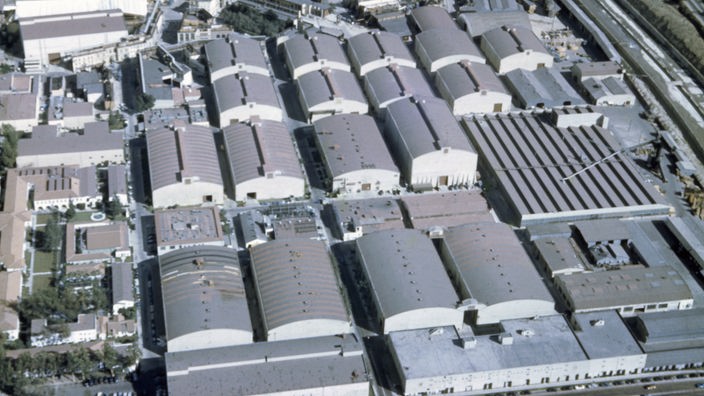 Luftaufnahme des "Warner Brothers"-Studios mit seinen großen Hallen in Hollywood.