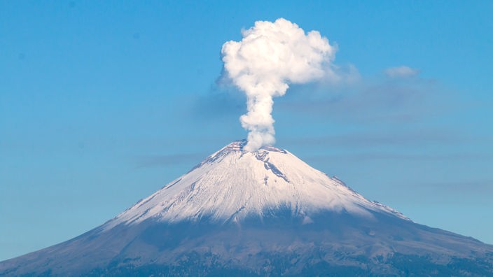 Rauchender Vulkan