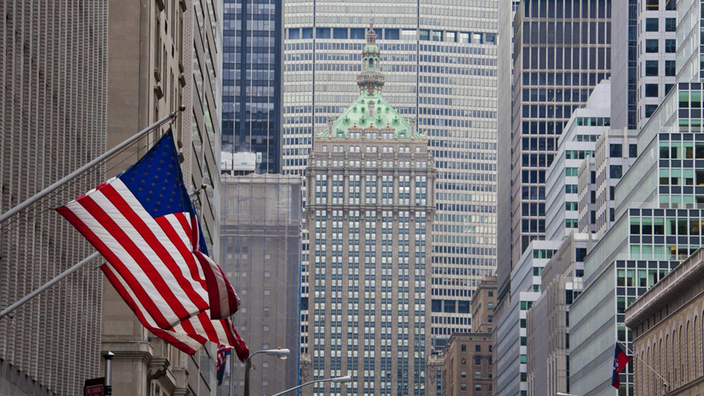 Blick in die Park Avenue. Zu sehen sin nichts, als die grauen Fassaden der Hochhäuser. | Bildquelle: wdr Blick in die Park Avenue. Zu sehen sin nichts, als die grauen Fassaden der Hochhäuser.