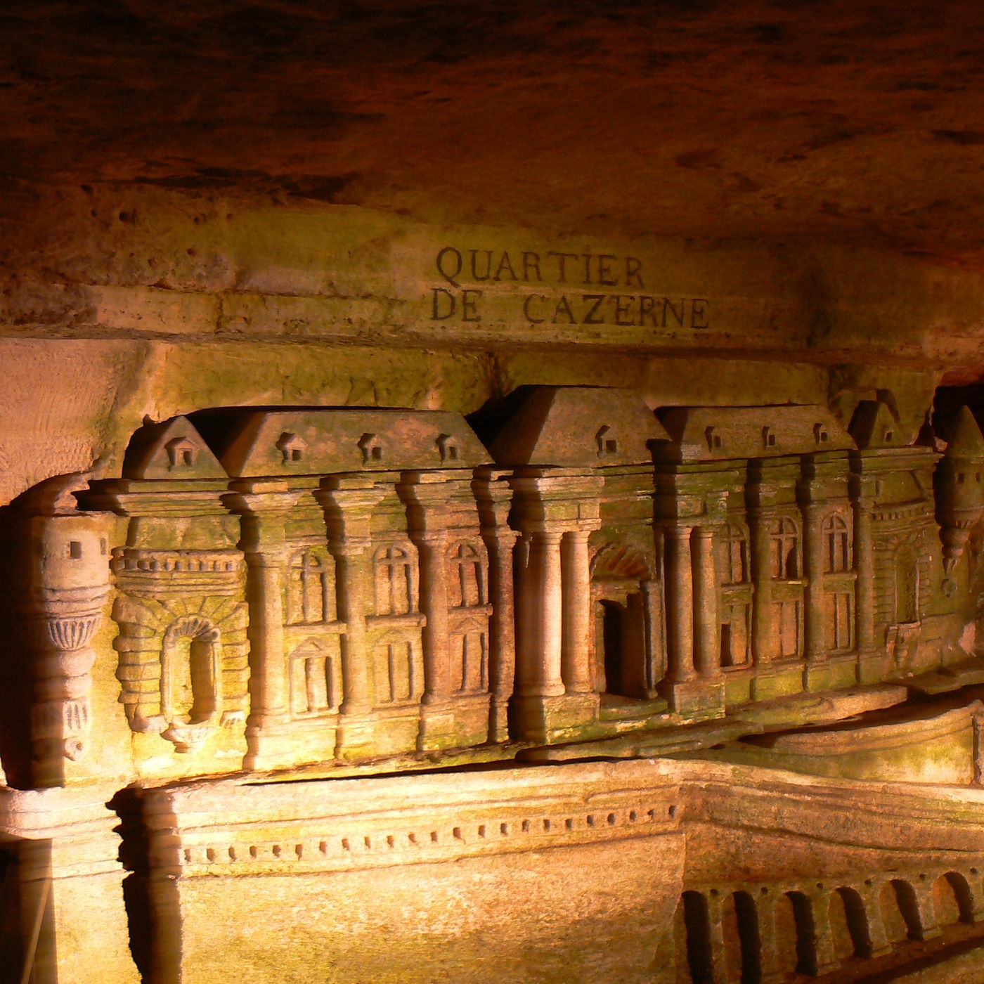 Der Untergrund von Paris Labyrinthe Höhlen Katakomben Bunker Geschichte Buch 
