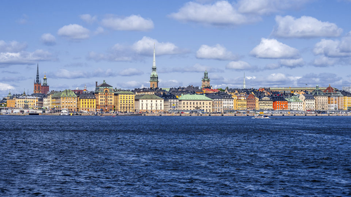 Blick auf Stockholm von einem Boot aus