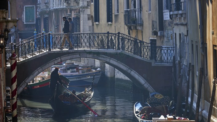 Kanal und Brücke in Venedig