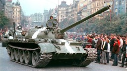 Sowjetischer Panzer während des Prager Frühlings