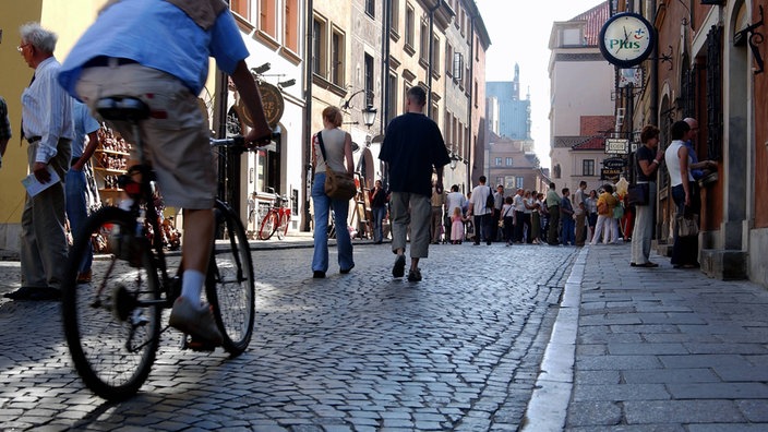 Fußgängerzone in der Altstadt | Bildquelle: WDR/Imago/anemel Fußgängerzone in der Altstadt