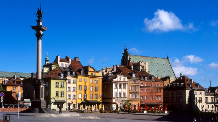 Platz in der Warschauer Altstadt | Bildquelle: dpa/Bildagentur Huber Platz in der Warschauer Altstadt