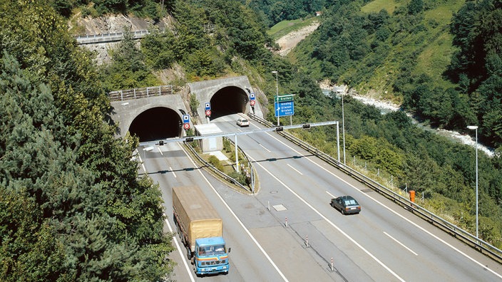 Einfahrt in den Gotthardtunnel.