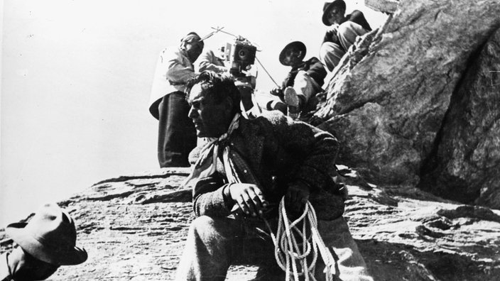Luis Trenker am Matterhorn | Bildquelle: akg Luis Trenker am Matterhorn