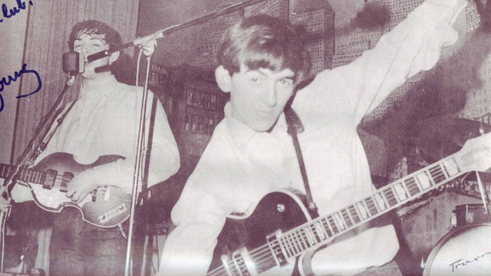 McCartney und Harrison auf der Bühne des Star-Clubs.