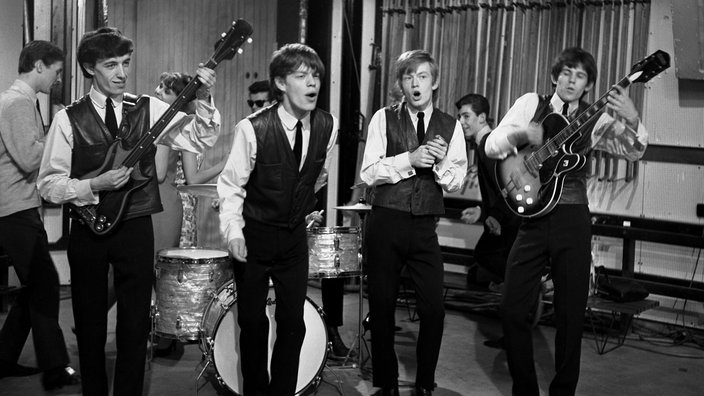 Die Rolling Stones bei einer britischen TV-Show 1963 | Bildquelle: Mauritius Die Rolling Stones bei einer britischen TV-Show 1963